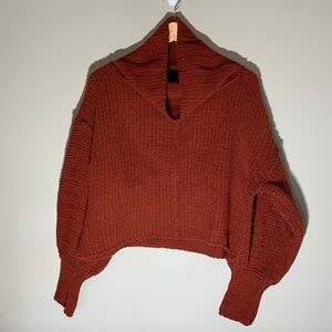 Free People Cropped Sweater. Cowl neck. Rust/brown colour. Size small.